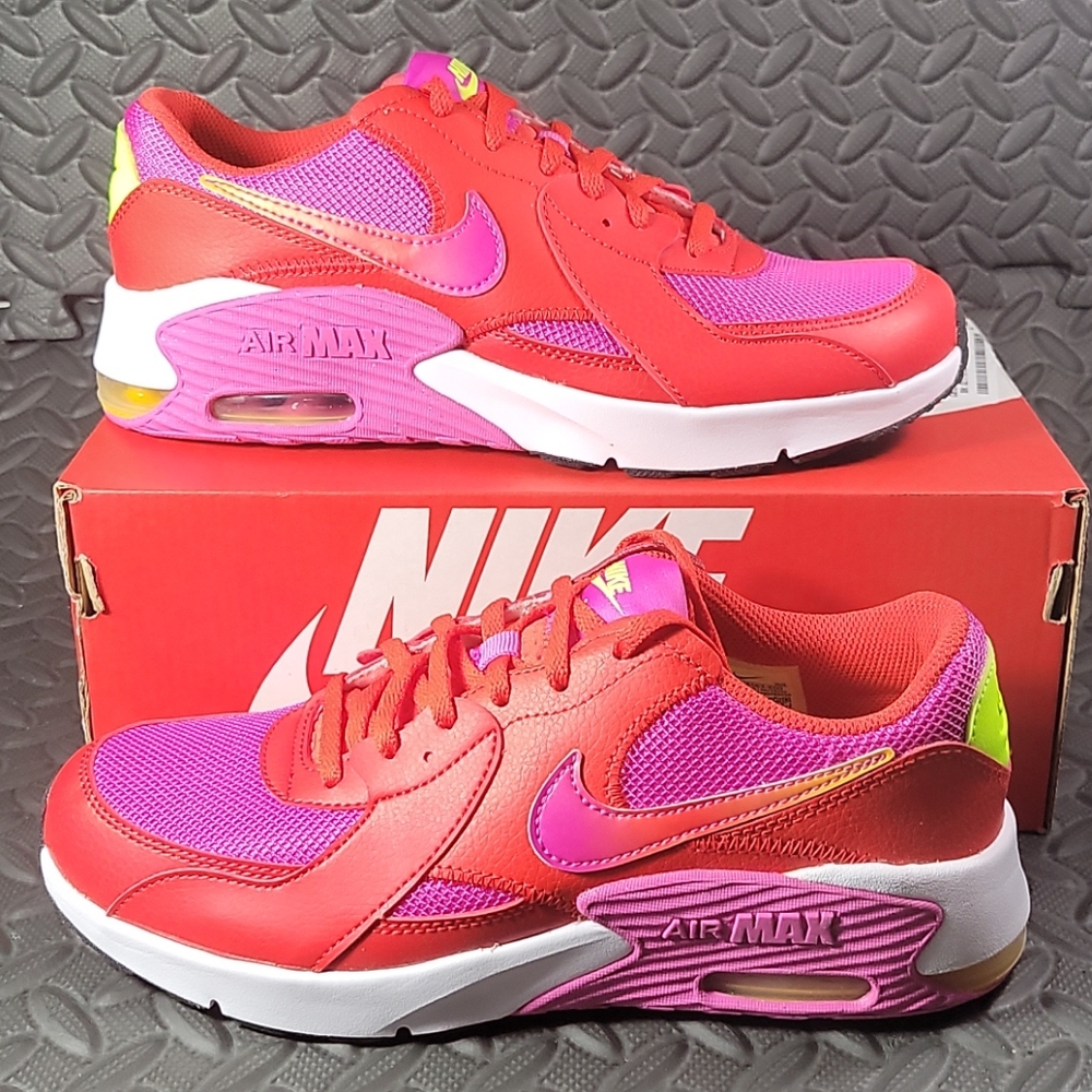 Nike Air Max Excee SE1 Chili Red Women Size 8.5